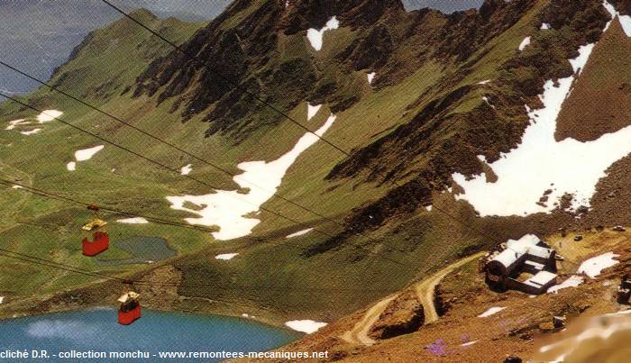 L'Hôtellerie de Sencours aujourd'hui abandonnée au-dessus du lac d'Oncet et premier téléphérique jusqu'au pic du Midi